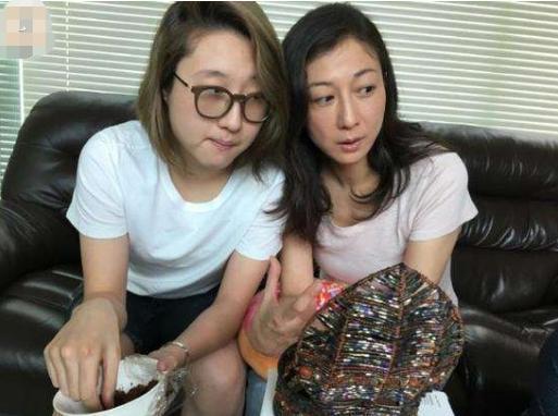 吴妈爆料成龙视频照片,娱乐圈再掀波澜  第3张